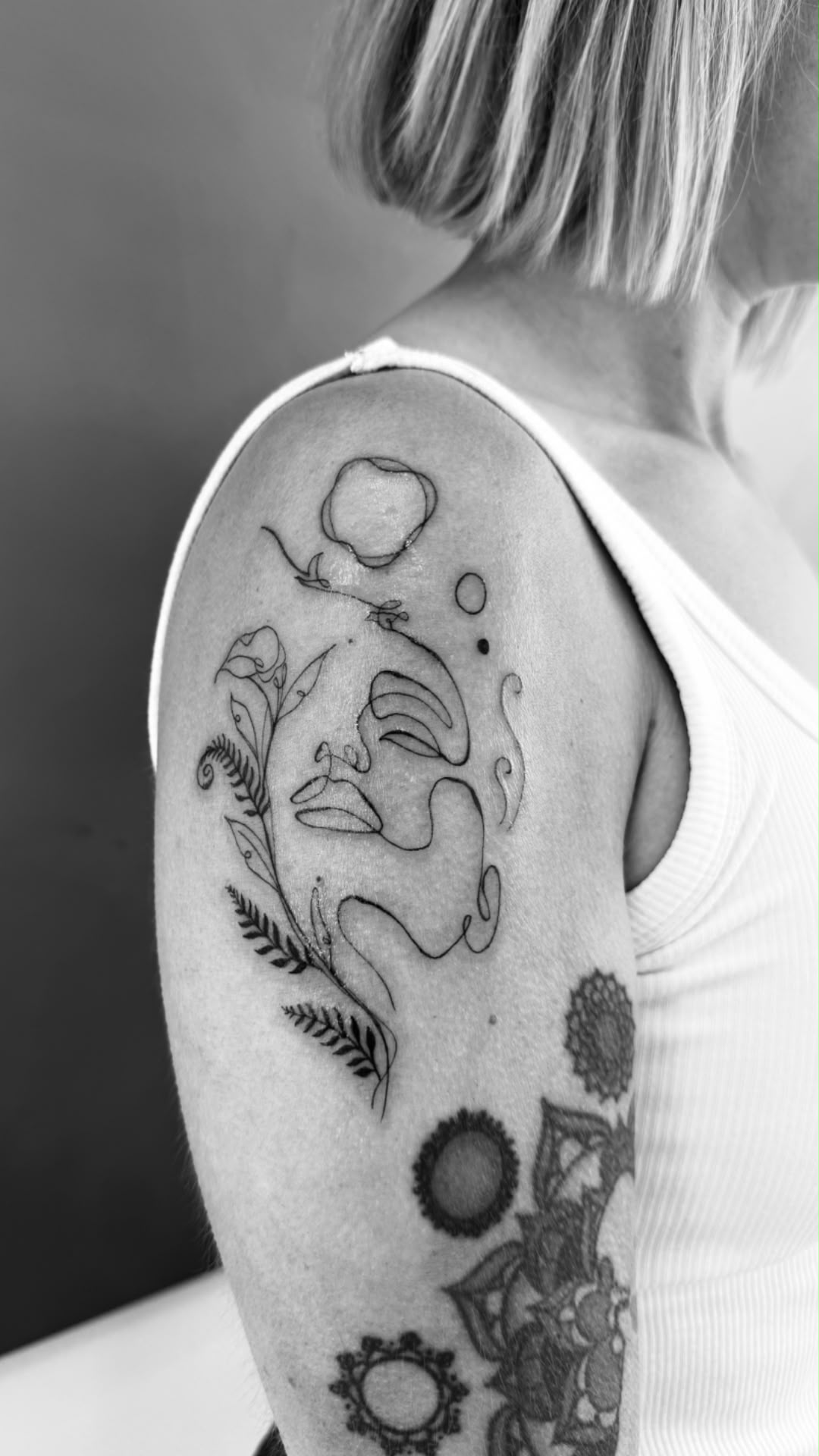 Fineline und Micro Realism Tattoos von Mariah