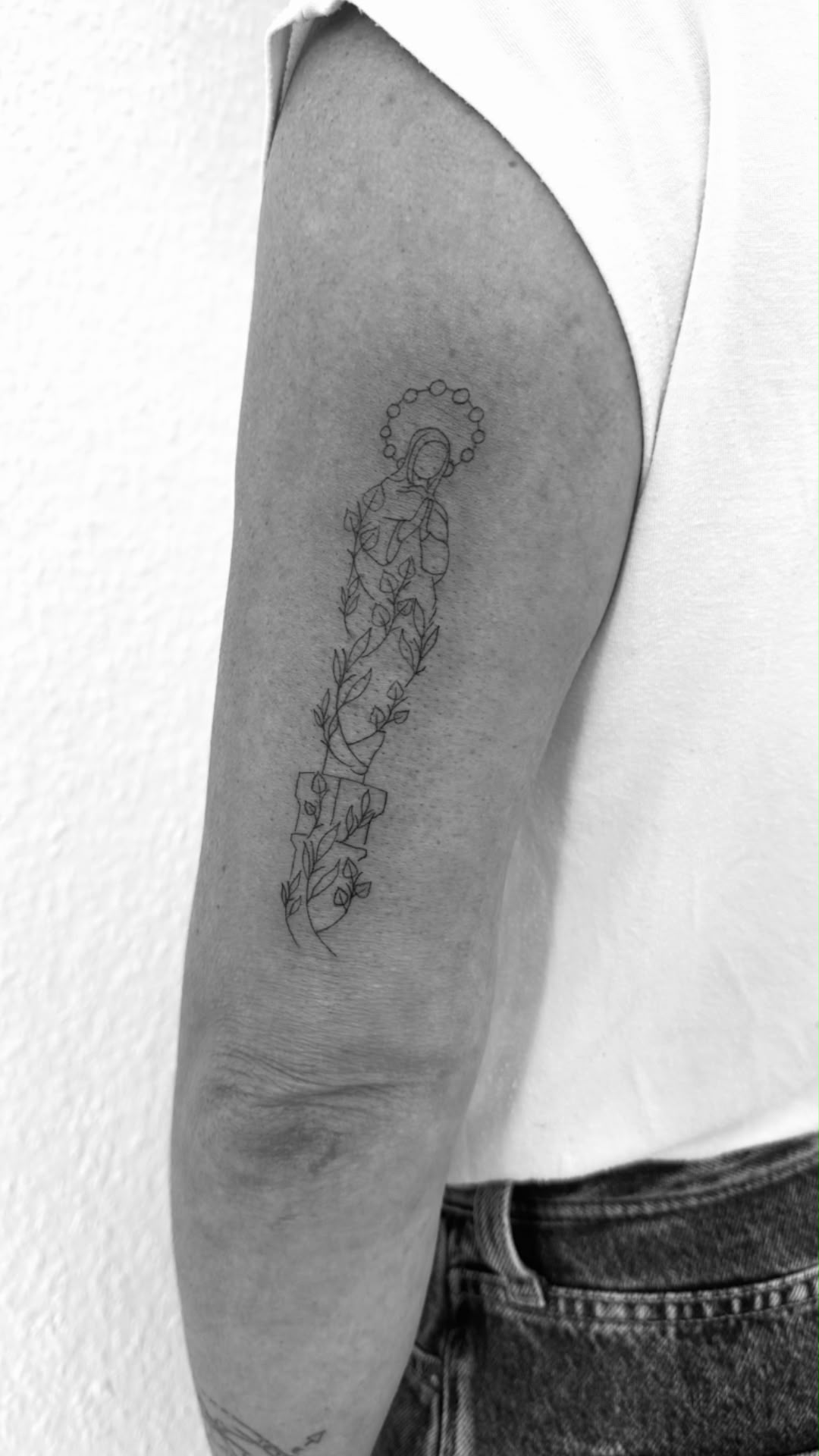 Fineline und Micro Realism Tattoos von Mariah