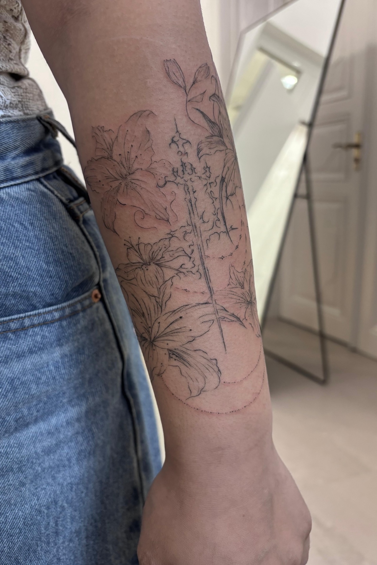 Blackwork, Fineline und Oldschool Tattoos von Mary